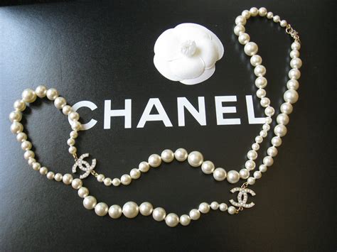 collar de perlas chanel|joyas de chanel.